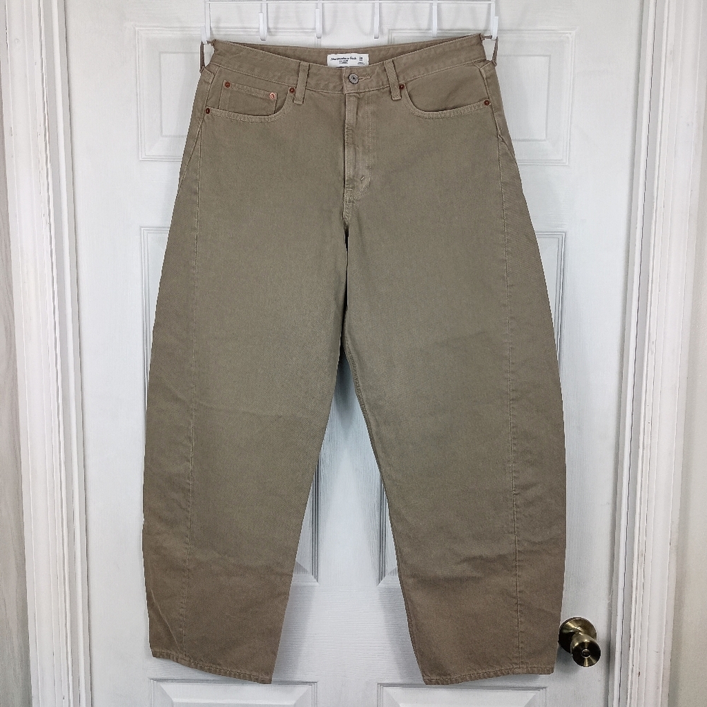 Abercrombie & Fitch Curve Love Mid Rise Barrel Jeans